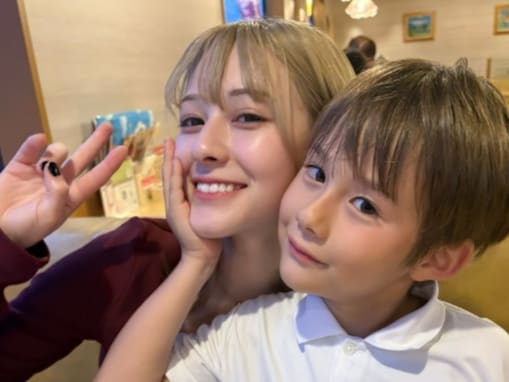 「そっくり」村重杏奈の美人妹、イケメン弟とのツーショットに「似てる」「仲良しですね」の声！