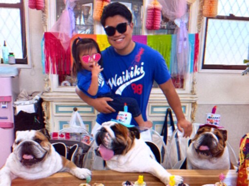 「5年ってあっという間」北斗晶の長男、愛犬2匹の誕生日を家族で祝う「大きくなったなぁ」「可愛すぎるわ」