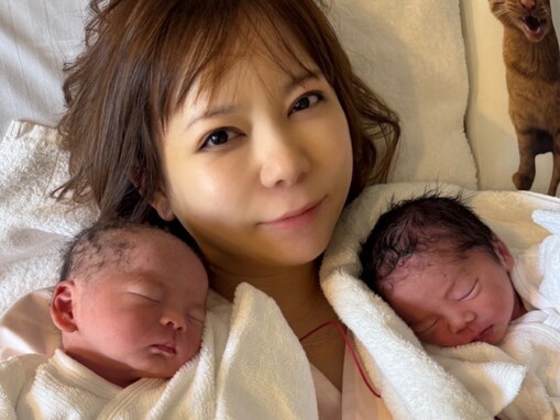 「翔子ママ…爆誕」中川翔子、双子を出産！ 親子スリーショット公開「2人とも2600越えなんてすごい!!」