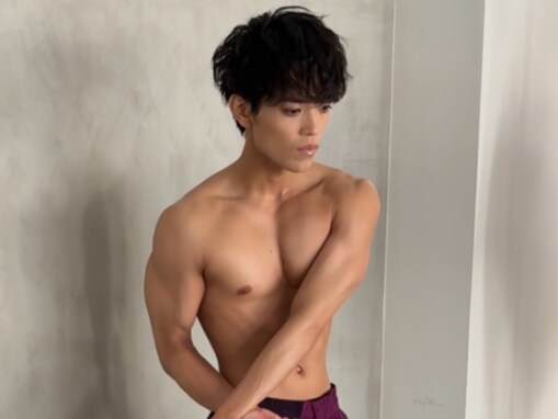 「バキバキすぎるって！」timelesz・原嘉孝、肉体美にファン歓喜！ 「見事な逆三角形」「三頭筋エグい」