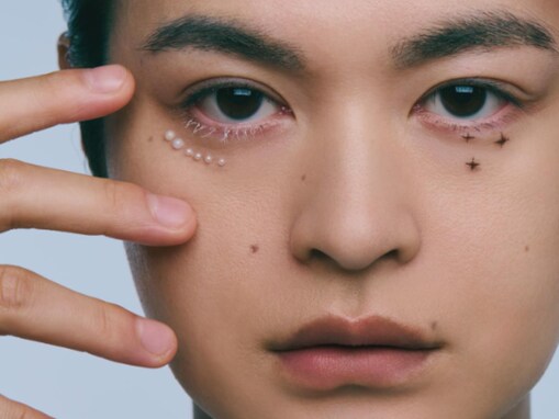 「バレバレでした」瀬戸康史、20周年記念書籍が発売決定！ 先行カットに「美月ちゃんそっくり」の声も