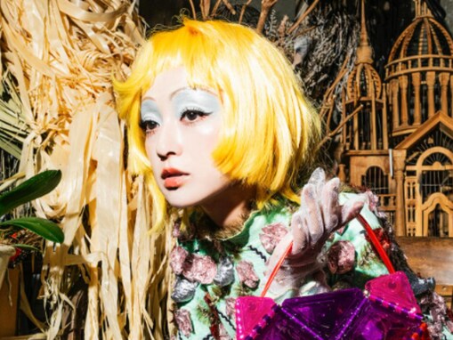 「誰かと思った」44歳人気俳優、金髪ヘアの別人級ショットに「イメチェン？」「お人形さんみたい」の声！