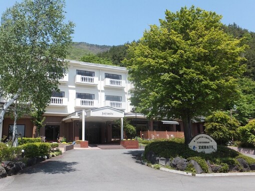 【楽天トラベルセール】「河口湖温泉 足和田ホテル」が今だけ特別価格に！ 川口湖畔を望める庭園も【10月2日】