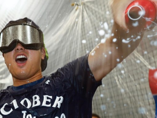 「日本の誇り」大谷翔平、シャンパンファイトではっちゃけ！ 「いい笑顔すぎます」「臨場感あふれる写真」