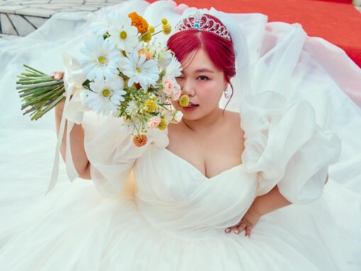 「絶世のお姫様」人気YouTuber、巨大ウエディングドレス姿を披露！ 「ラストシーンのアリエルみたい」
