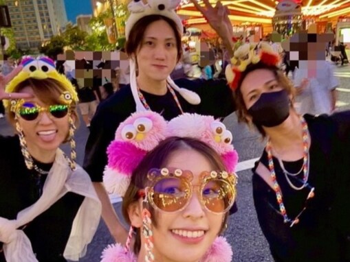 「なんだこのメンツ」上田竜也、共演者とユニバショット公開「パリピ過ぎ」「青春取り戻してる感じ」