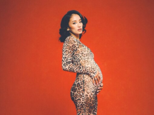 妊娠発表の元E-girlsメンバー、全身ヒョウ柄のマタニティフォト公開「こんな綺麗な妊婦、ママおるんか」