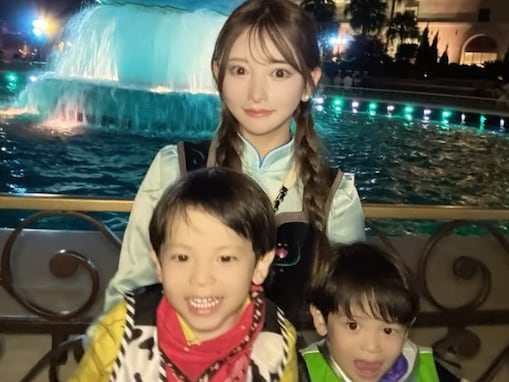 黒崎みさ、双子の息子と“Dハロ”満喫！ 「こんな可愛いアナ居ていいのか」「お兄ちゃんになってる...」