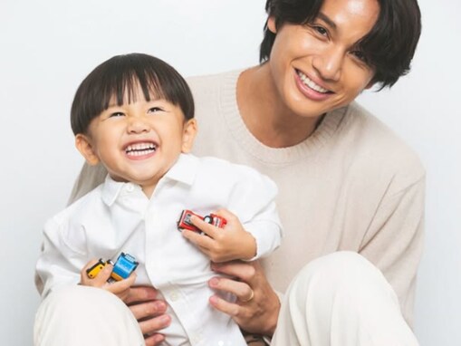 「モデルデビューですか！？」イケメンJリーガー、息子との顔出しショット公開「男前」「可愛い〜」