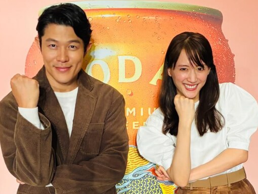 「なんか赤い糸を感じます」綾瀬はるか＆鈴木亮平、美男美女ショット公開「ほんとに40歳ですか？！」