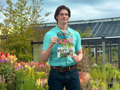 「何頭身だこりゃ…」イケメン庭師、“足が長すぎて”な姿に反響「生成AIかと見紛うほどのスタイル」