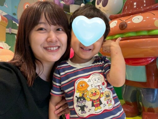 「口元がママにそっくり！」元日テレ人気アナ、2歳息子との“念願”ショットを披露！ 「お母さん綺麗なぁ」