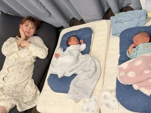 中川翔子、双子との“川の字ショット”公開＆ハプニングも「伝説のおしっこシャワーわたしもかけられました」