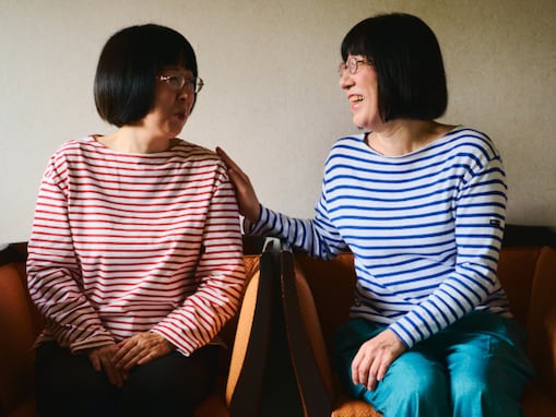 「いい写真すぎる」かが屋・加賀、阿佐ヶ谷にて阿佐ヶ谷姉妹を撮影「ラフなお二人も素敵」「この空気感…好き」