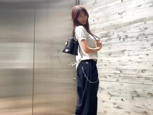 「かっこよくて惚れる」工藤静香、圧巻スタイルの全身ショット公開「スタイリッシュ」「GStyle似合ってます」