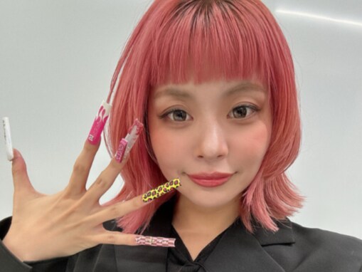 「反響ありすぎ」エルフ荒川、ピンクぱっつんヘアが大好評「これでおもろい芸人なんだぜ？最強やん」