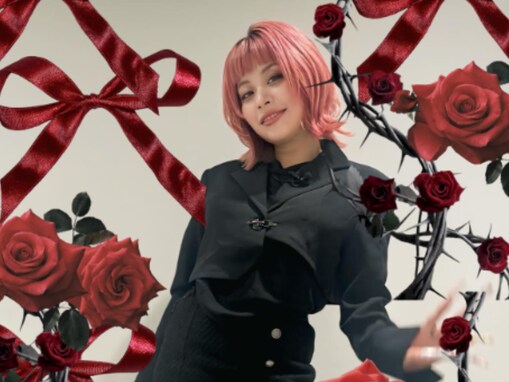 「モデルさんですか？」エルフ荒川、イメチェン後の美脚ショットに「スタイル良過ぎ」「お姫様だ」の声！