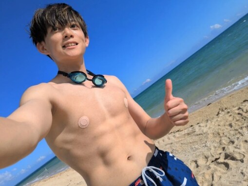 「顔と腹筋のギャップ」松丸亮吾、バキバキの美腹筋披露に称賛の声！ 「イメージなさすぎてお茶吹いたww」