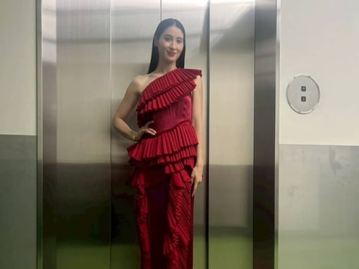 「なんて美しいタオさん！」土屋太鳳、エレベーターの前で肩出しドレス姿を披露「めっちゃ美貌綺麗」