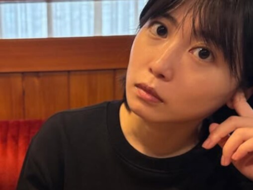 「原点回帰を感じる投稿」女性俳優、“キティちゃん”ショットに「本家が寄せに行ってる⋯？」「シンプルに可愛い」