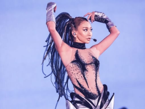 「え！？服着てない...！？」倖田來未、圧巻スタイル際立つライブショットに反響「めっちゃびっくり」