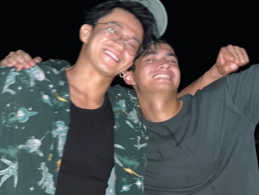 海外俳優、小栗旬とのツーショット公開！ Netflixドラマで共演の仲良しショット「最高!」「かっこいい」