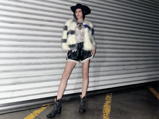 「モデル体型すぎて」王林、圧倒的な美脚にファン歓喜「どんな衣装も完璧」「脚ながーい！綺麗だね」