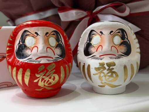 「匂わせみたいな」有吉弘行、だるまの写真投稿に「おめでとうございます」「今から楽しみ」と憶測の声