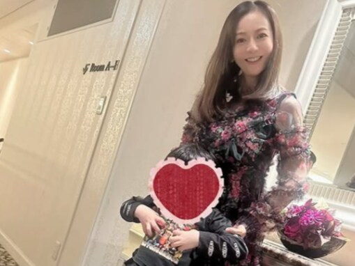 華原朋美、“保育園で1番背が高い”大きくなった息子とのツーショット公開！ 息子の初デビューも報告