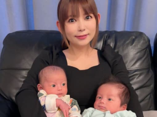 中川翔子、親子3ショットに反響「双子を産んだばかりのママには見えない」「むくみとれてまた可愛くなった」