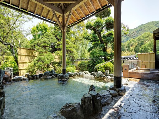 【楽天トラベル売れ筋1位】「伏尾温泉 不死王閣」は自然に囲まれた高台に建つ癒やしの宿【10月28日】