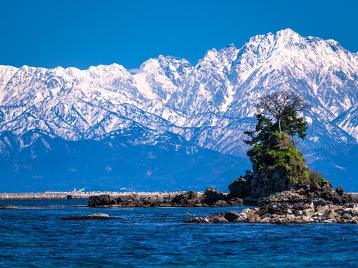 秋に行きたいと思う「富山県の絶景スポット」ランキング！ 2位「雨晴海岸」、1位は？ 【2025年調査】