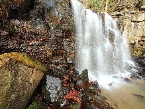 福島県で「秋に行きたい滝」ランキング！ 2位「八流の滝」を抑えた1位は？【2025年調査】