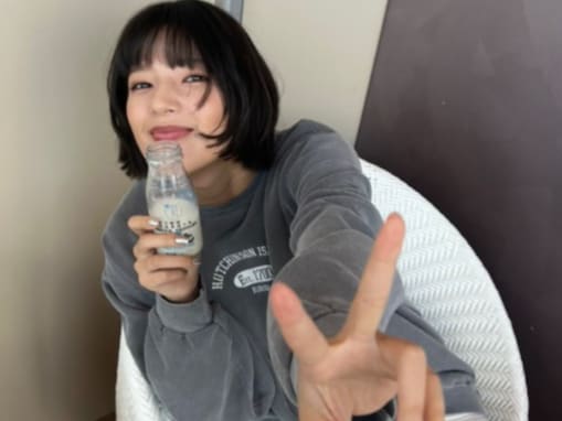 「超絶可愛い」石井杏奈、美脚際立つショパン姿を披露！ ドラマ『小さい頃は、神様がいて』オフショット