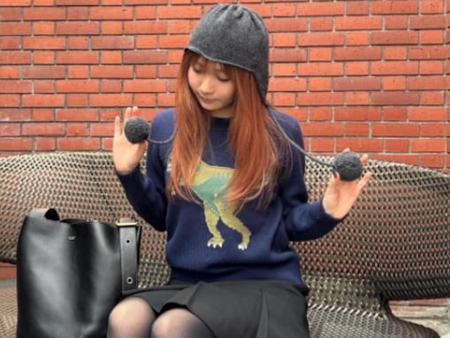 「美脚すぎん？」YOASOBI・幾田りら、黒タイツの美脚を公開！ 「足細っ」「大人っぽくなりましたねぇ」