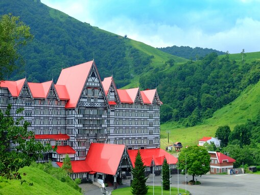 【楽天トラベル売れ筋1位】「奥白馬温泉 ホテルグリーンプラザ白馬」は自然と温泉、食がそろうリゾートホテル【10月30日】