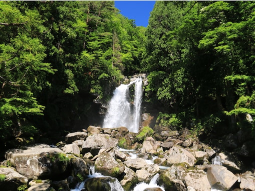 山形県で「秋に行きたい滝」ランキング！ 2位「一ノ滝・二ノ滝・三ノ滝」を抑えた1位は？【2025年調査】