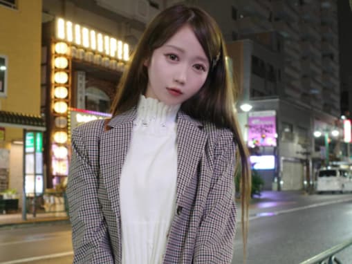 「太ももけしからん」指原莉乃プロデュースアイドル、絶対領域際立つ私服姿を披露！ 「魅惑のニーハイ」