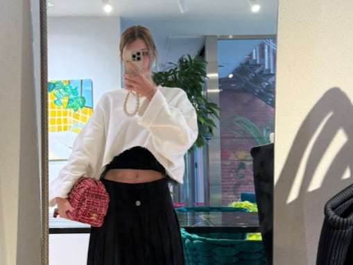 マギー、女子人気高いへそ出しファッション公開！ 「だろうね、だって可愛いもん」「足元カッコイイ」