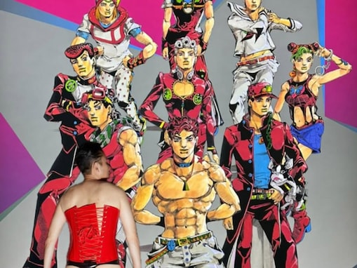 「美尻過ぎないか」有吉弘行、衝撃のコスプレ姿に反響の声！ 「スタイル良すぎ」「美尻＆美脚」