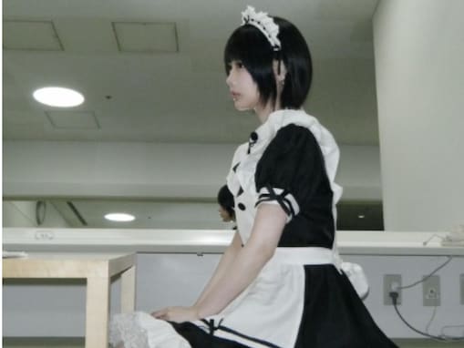 あの、”ハロウィン関係なし”メイド服姿を披露！ 透明感＆美脚が際立つ姿に「めちゃくちゃ好き」と反響