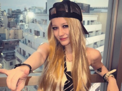 「本人かと思ったwww」人気タレントの美人妹、別人級ハロウィンショットに反響！ 「可愛すぎ」