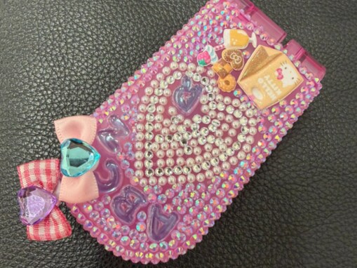 「ギャルすぎて天才」男性アイドル、自作デコペンラに反響！ 「32歳男性がデコったって誰が思うかね」