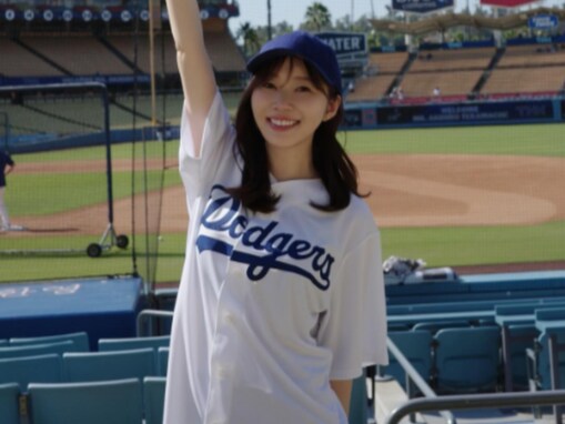 指原莉乃、大谷翔平の試合を観戦？ 「夏休みはアメリカにいました」プライベートショット公開