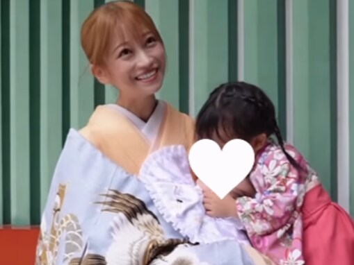 「顔つきが違う」愛沢えみり、子どもとのお宮参りショット公開「幸せが溢れてる」「すごく優しいお母さんの顔」