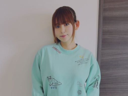 「体型もキレイ」中川翔子、自宅でYouTube撮影。双子とのスリーショット公開「髪の毛も生えてきたね」