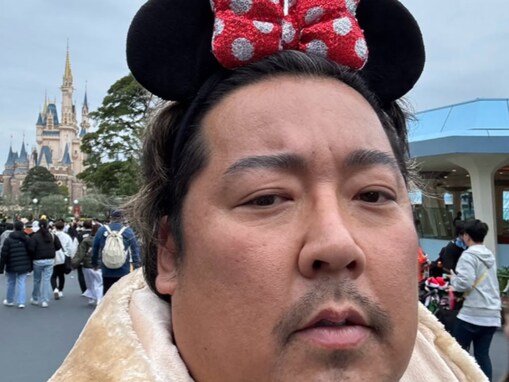 「めちゃくちゃ目立ちそう」ノッコン寺田、ツッコミ殺到のディズニーショット公開「ふざけんな!!オッサンやんないかい」