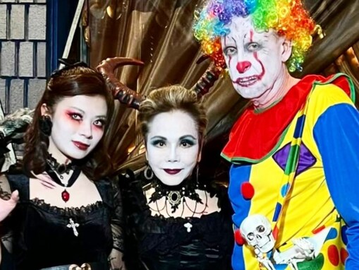 「全然違和感がない」デヴィ夫人、大人の“本気”仮装ショット公開「悪魔の女王のように美しい」「最高」