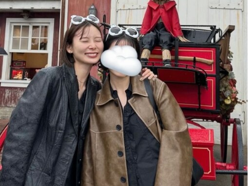 「雰囲気似てる」朝日奈央、実妹とおそろいディズニーを満喫！ 「優しいお姉ちゃん」「美人姉妹」