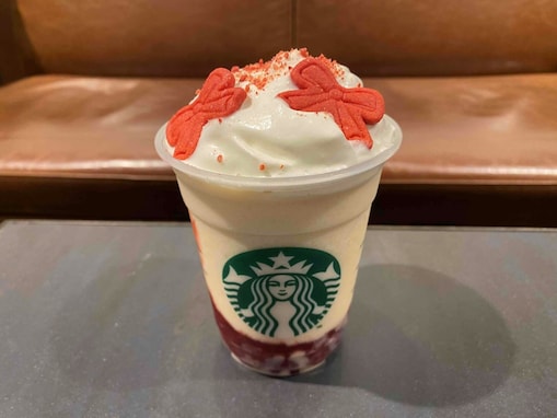 【スタバ新作】かわいさ抜群！ 話題の「ストロベリー & ジョイフルメドレー ティー フラペチーノ」はどんな味？